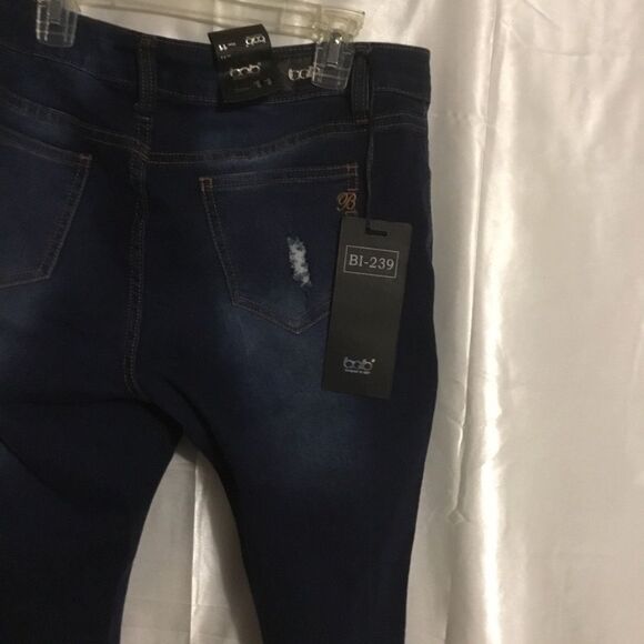 Bob Destroyed Dark Wash Jean Capris 11 - Picture 4 of 4